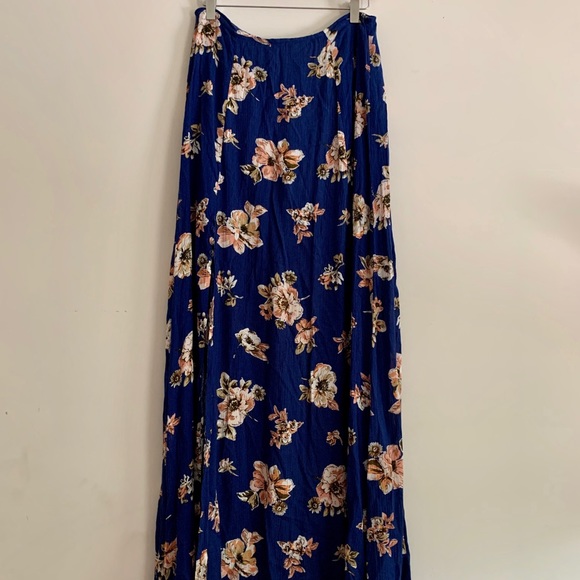 Floral maxi skirt with front slits 🌺 - Picture 2 of 4